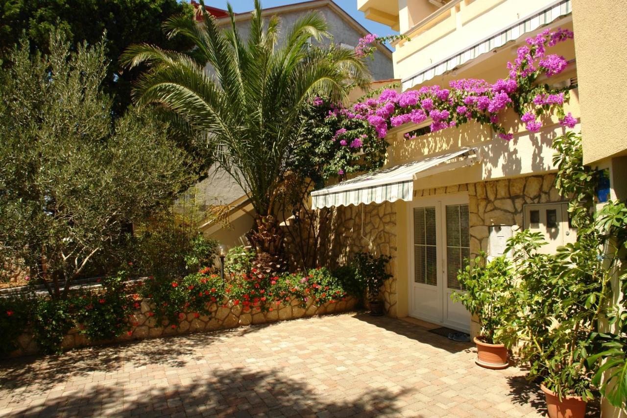 Apartments With A Parking Space Mandre, Pag - 18748 Kolan Exterior photo