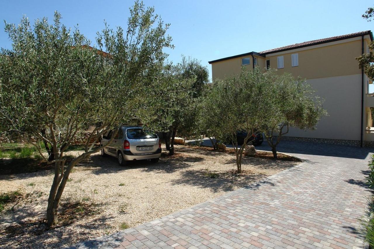 Apartments With A Parking Space Mandre, Pag - 18748 Kolan Exterior photo