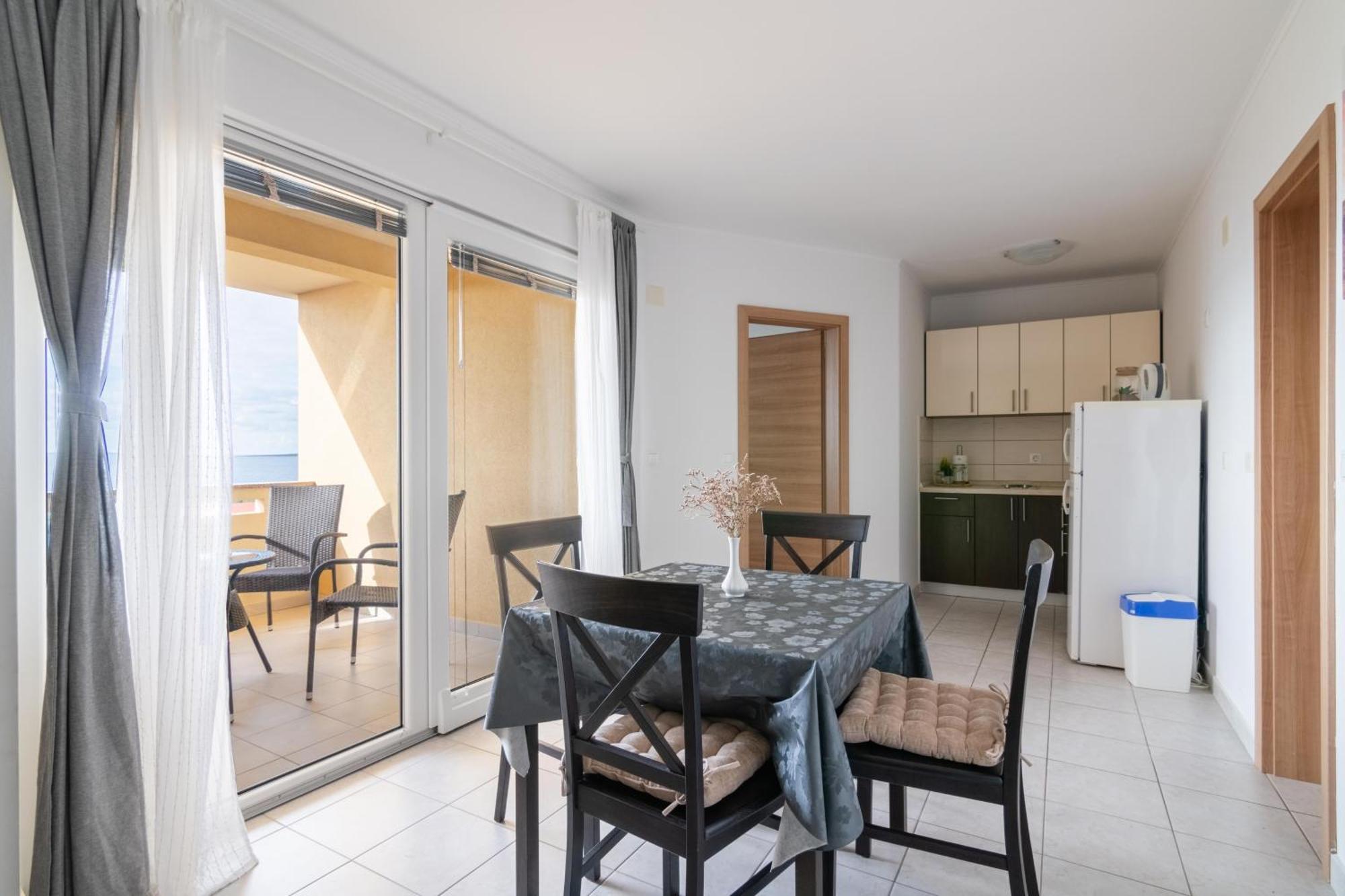 Apartments With A Parking Space Mandre, Pag - 18748 Kolan Exterior photo